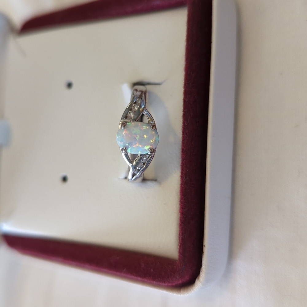 Silver ring. Cubic zirconia diamond and opal. Size 6